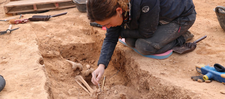 Digging Up The Past | Metal Detectors | Archaeology