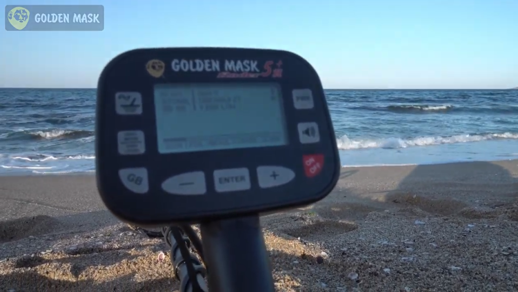 Golden Mask at the sea